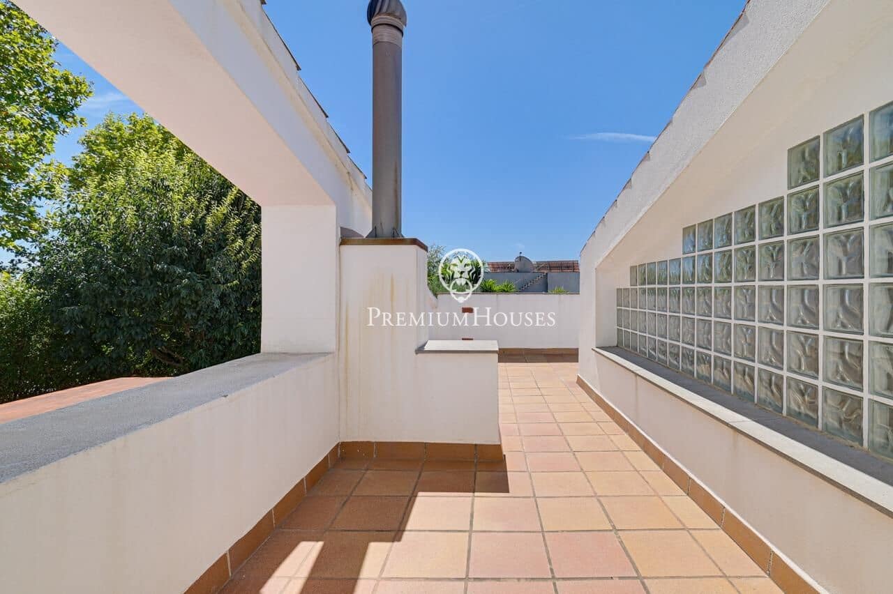4 bedroom Villa for sale in Tiana with pool garage - € 1,850,000 (Ref: 10041162)