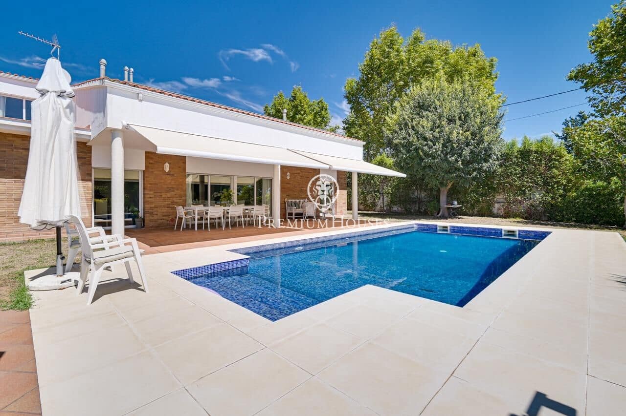 4 bedroom Villa for sale in Tiana with pool garage - € 1,850,000 (Ref: 10041162)