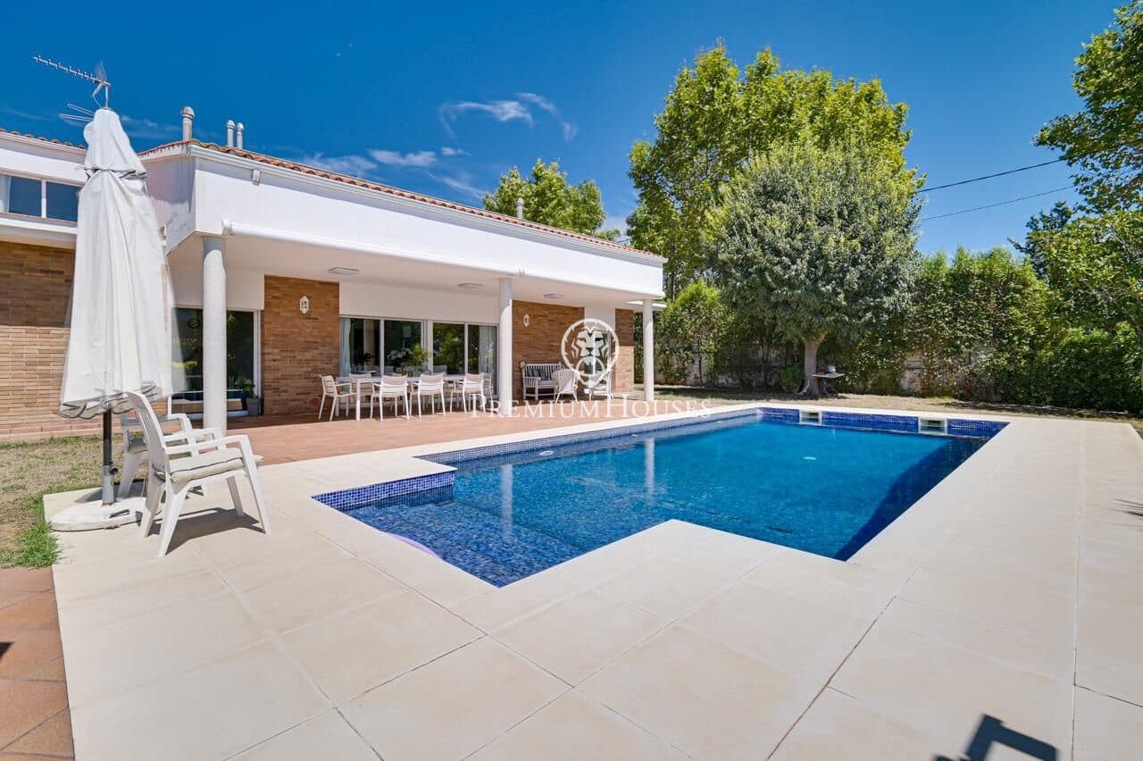 4 bedroom Villa for sale in Tiana with pool garage - € 1,850,000 (Ref: 10041162)