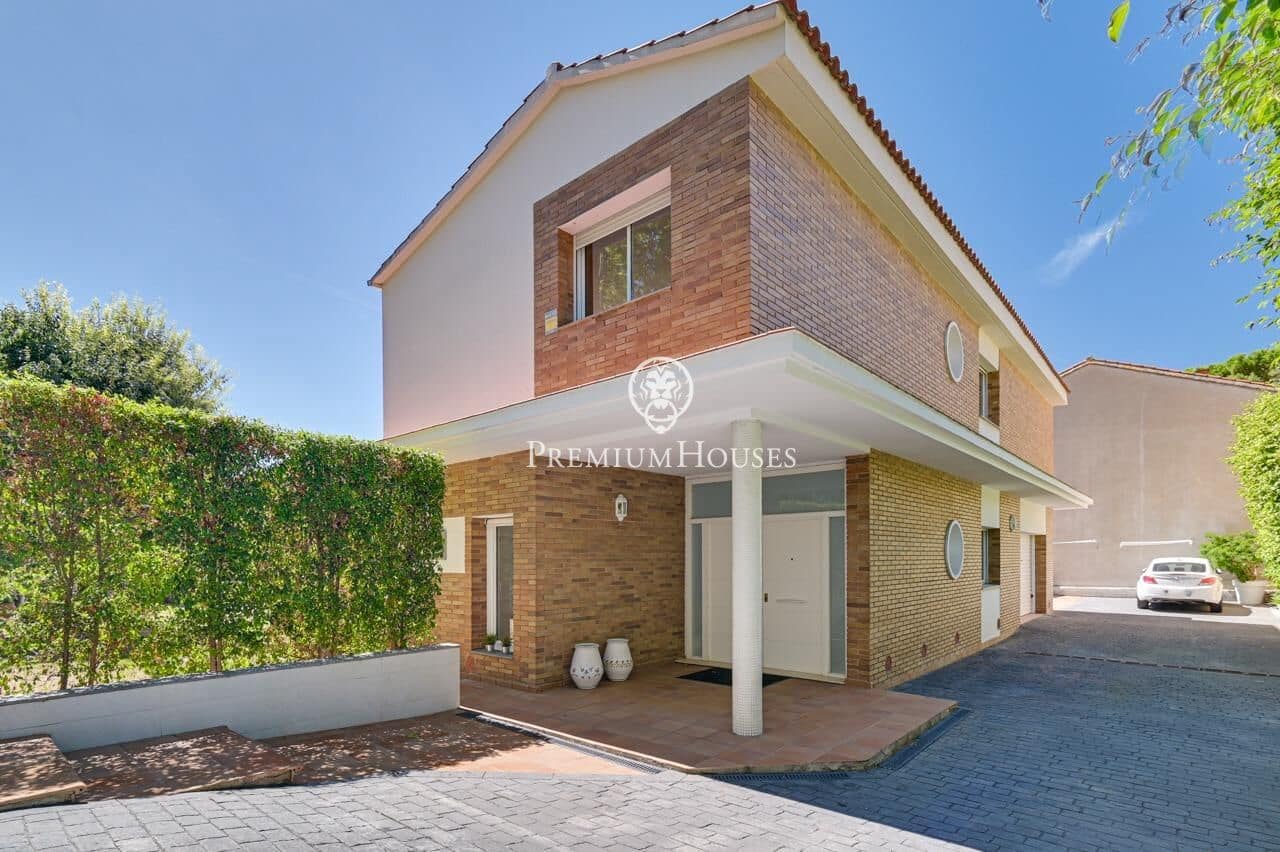 4 bedroom Villa for sale in Tiana with pool garage - € 1,850,000 (Ref: 10041162)