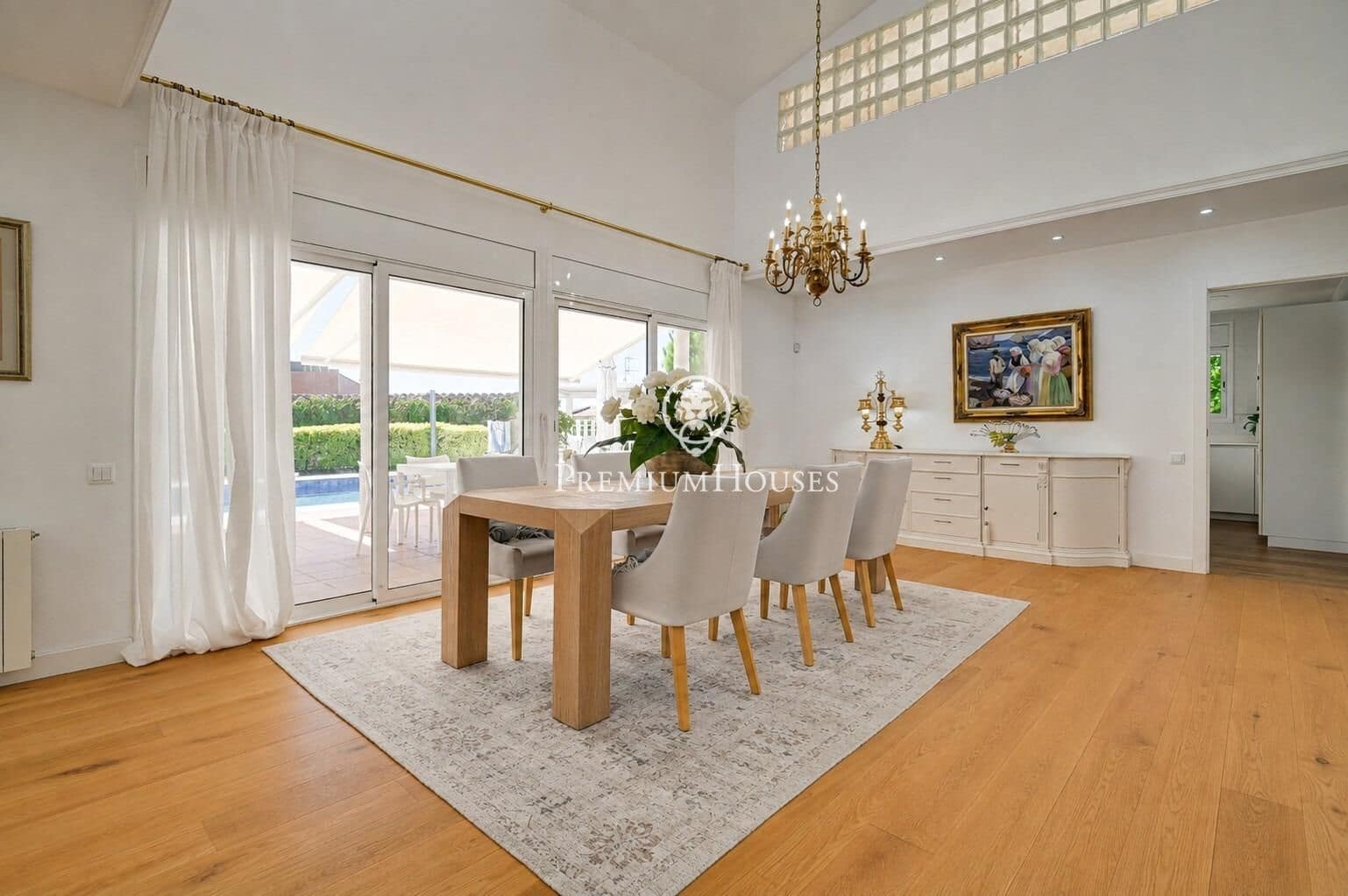 4 bedroom Villa for sale in Tiana with pool garage - € 1,850,000 (Ref: 10041162)