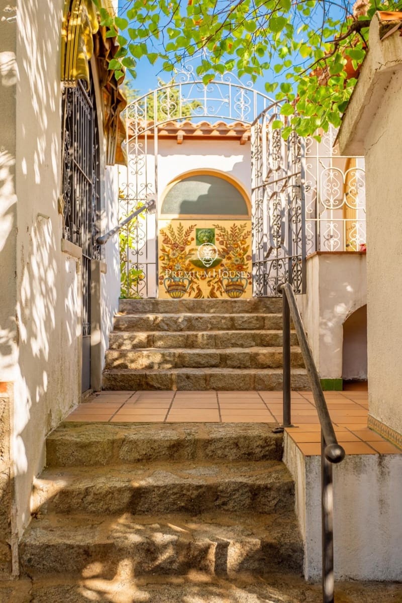 12 bedroom Villa for sale in Orrius with pool garage - € 1,150,000 (Ref: 10094701)