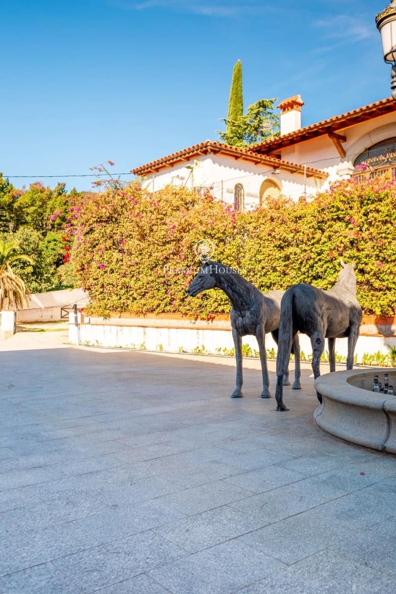 12 bedroom Villa for sale in Orrius with pool garage - € 1,150,000 (Ref: 10094701)