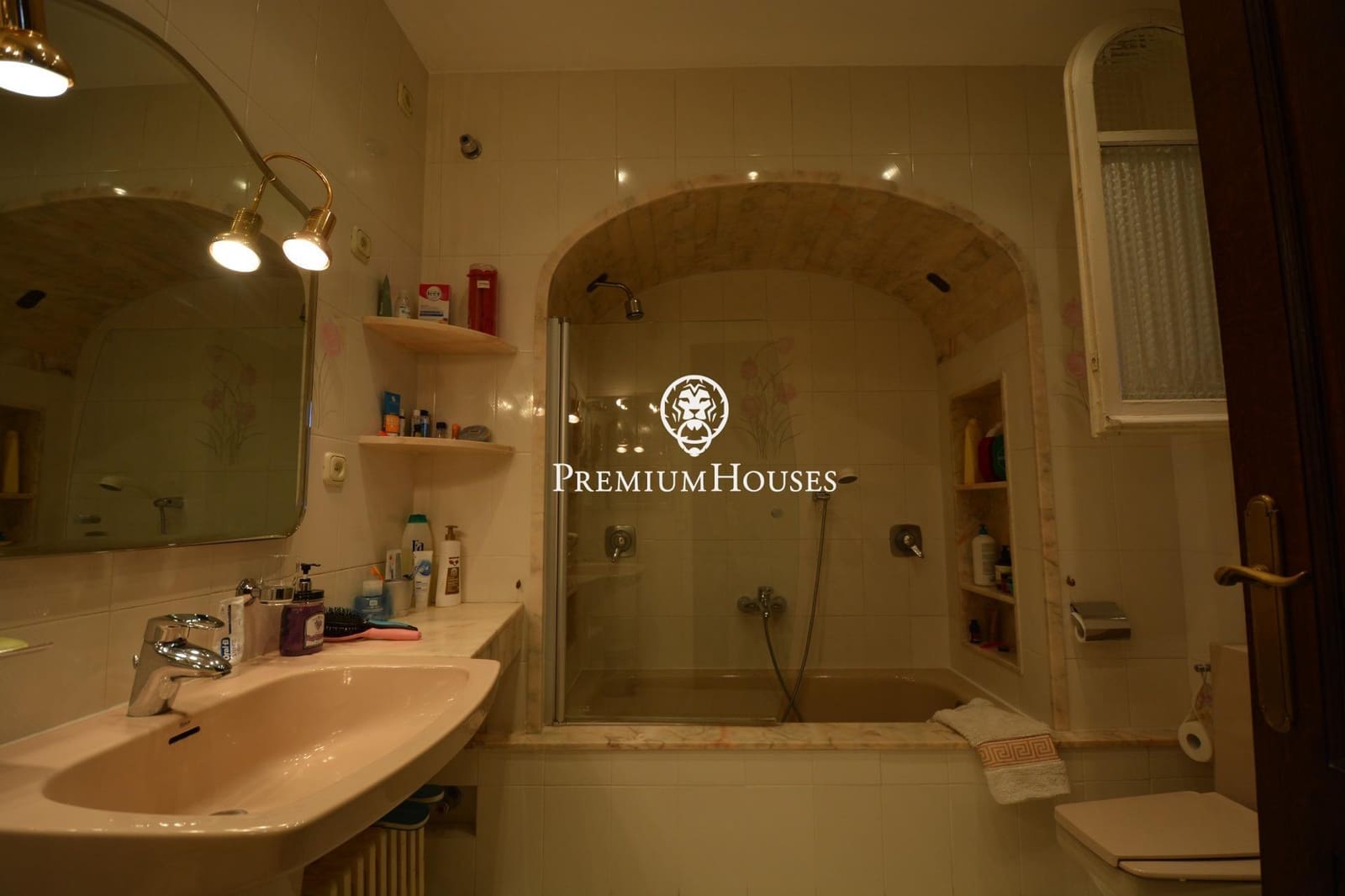 12 bedroom Villa for sale in Orrius with pool garage - € 1,150,000 (Ref: 10094701)