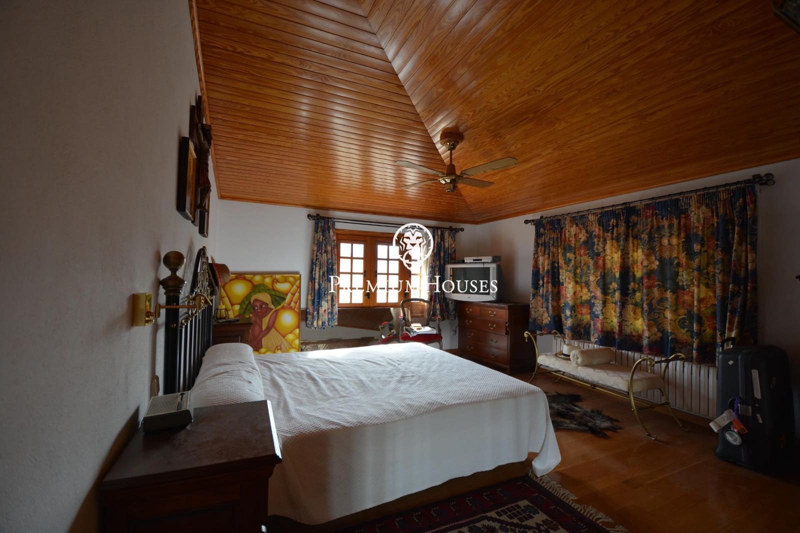 12 bedroom Villa for sale in Orrius with pool garage - € 1,150,000 (Ref: 10094701)