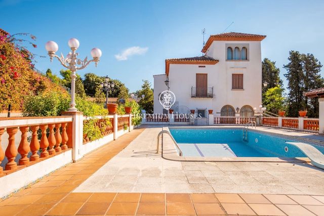 12 sovrum Villa till salu i Orrius med pool garage - 1 150 000 € (Ref: 10094701)