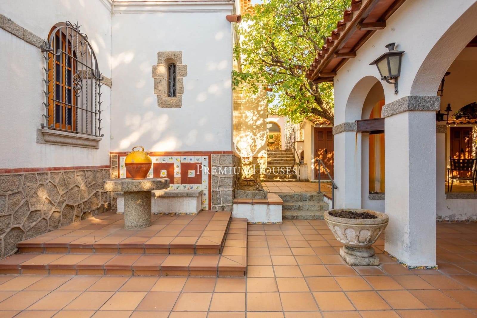 12 bedroom Villa for sale in Orrius with pool garage - € 1,150,000 (Ref: 10094701)