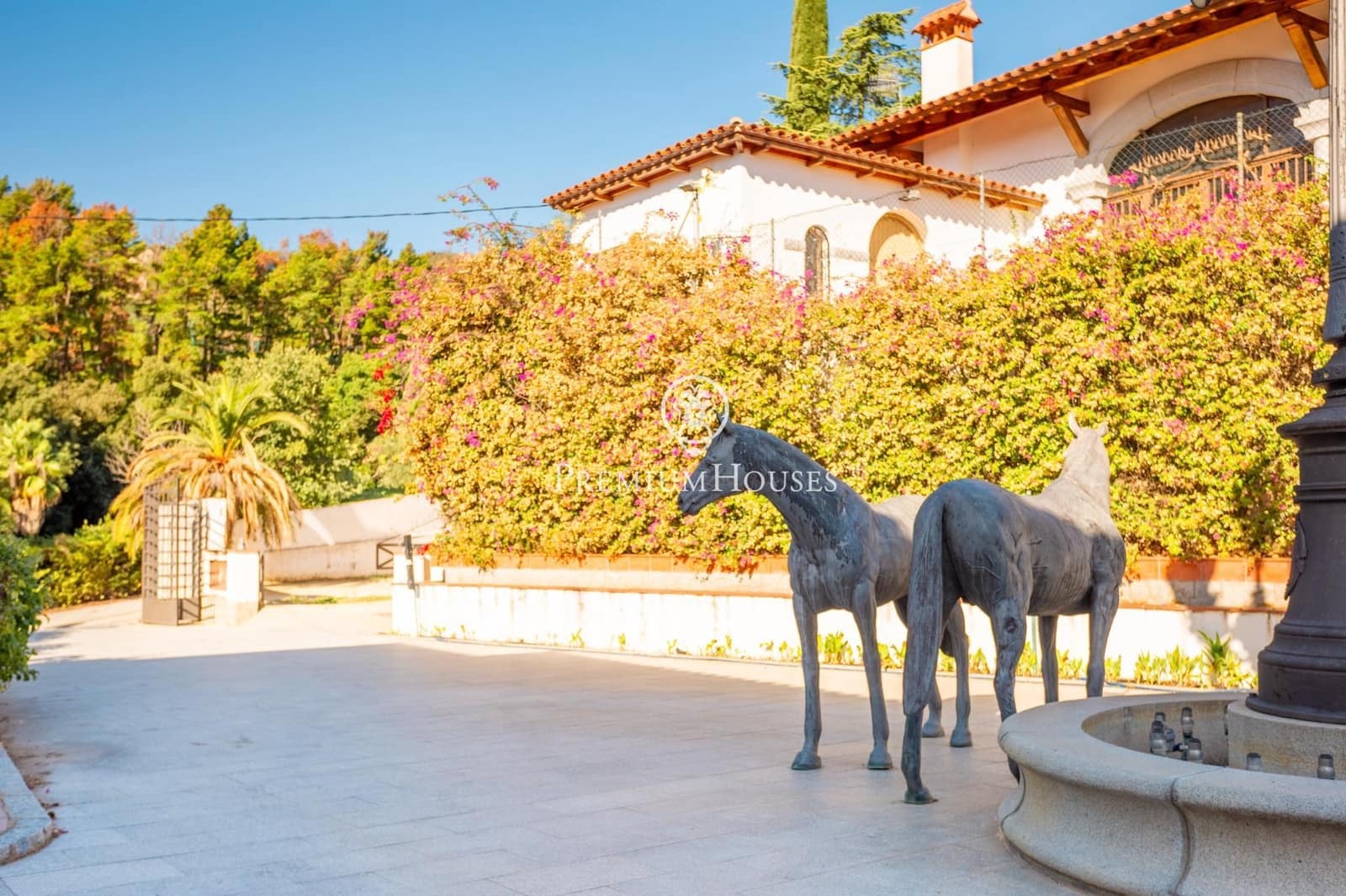 12 bedroom Villa for sale in Orrius with pool garage - € 1,150,000 (Ref: 10094701)