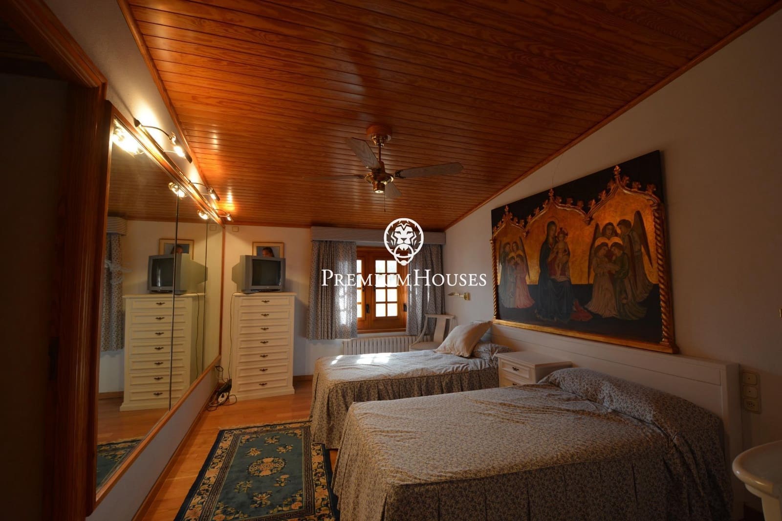 12 bedroom Villa for sale in Orrius with pool garage - € 1,150,000 (Ref: 10094701)
