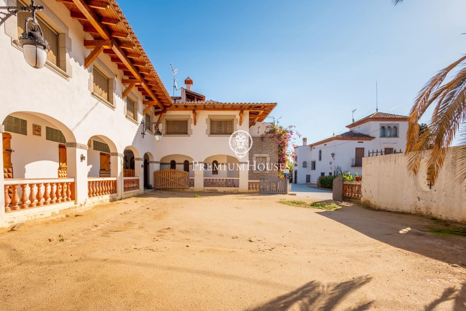 12 bedroom Villa for sale in Orrius with pool garage - € 1,150,000 (Ref: 10094701)