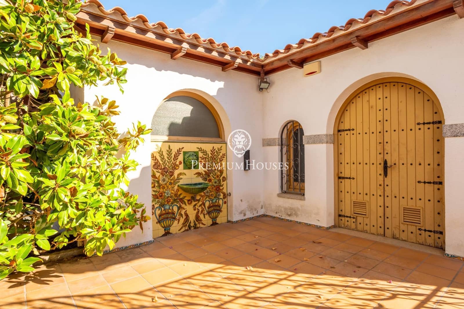 12 bedroom Villa for sale in Orrius with pool garage - € 1,150,000 (Ref: 10094701)