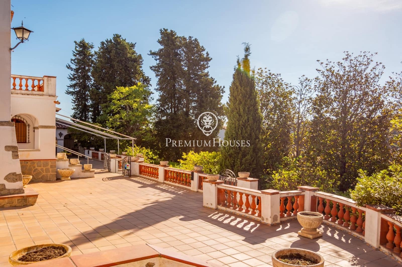 12 bedroom Villa for sale in Orrius with pool garage - € 1,150,000 (Ref: 10094701)