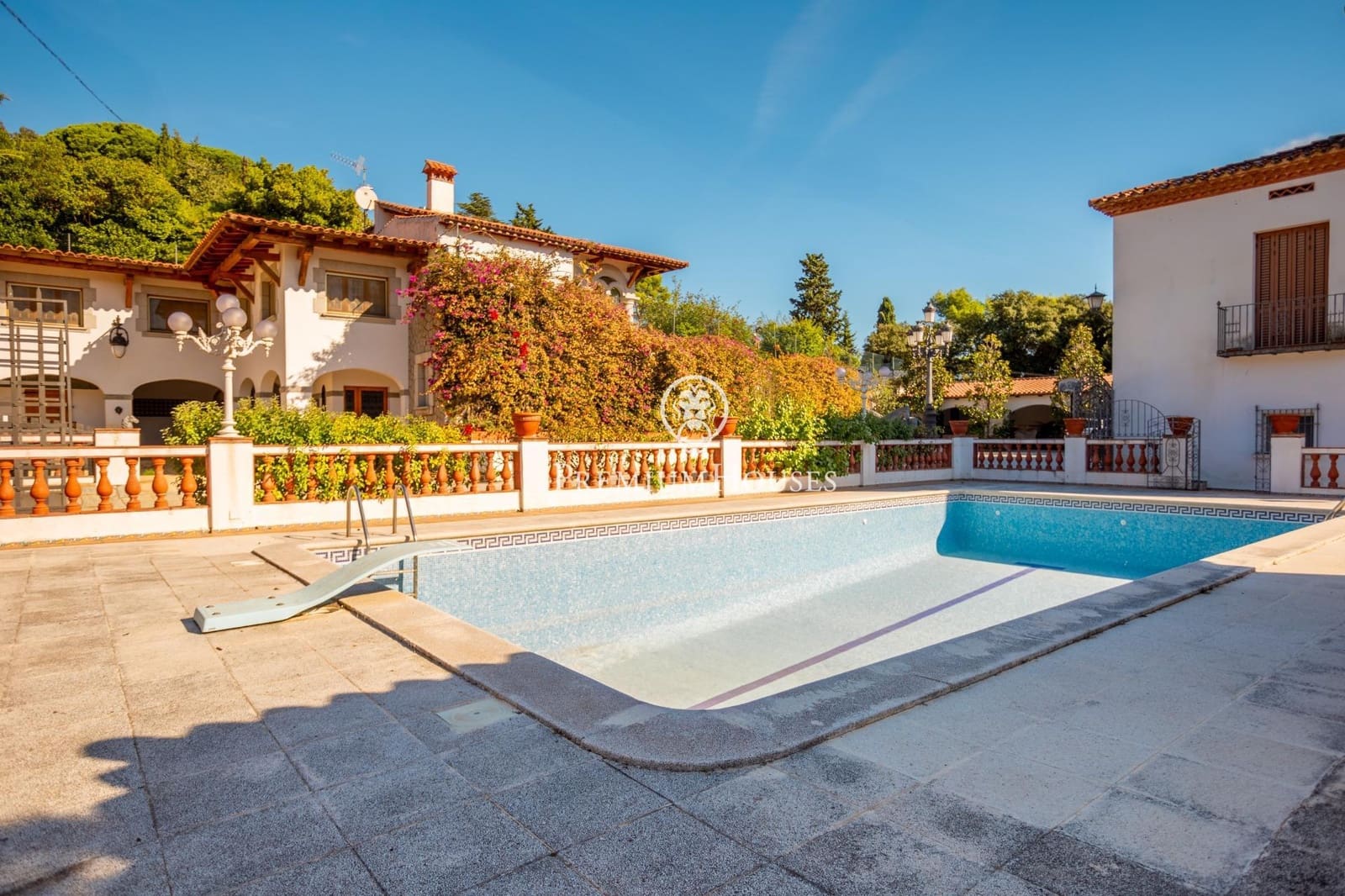 12 bedroom Villa for sale in Orrius with pool garage - € 1,150,000 (Ref: 10094701)