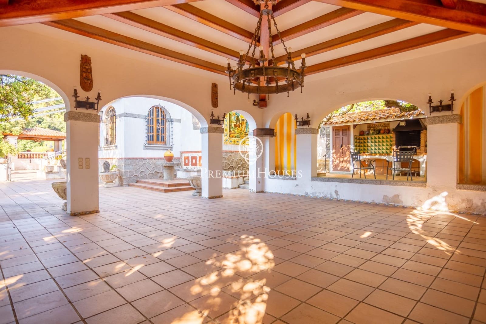 12 bedroom Villa for sale in Orrius with pool garage - € 1,150,000 (Ref: 10094701)