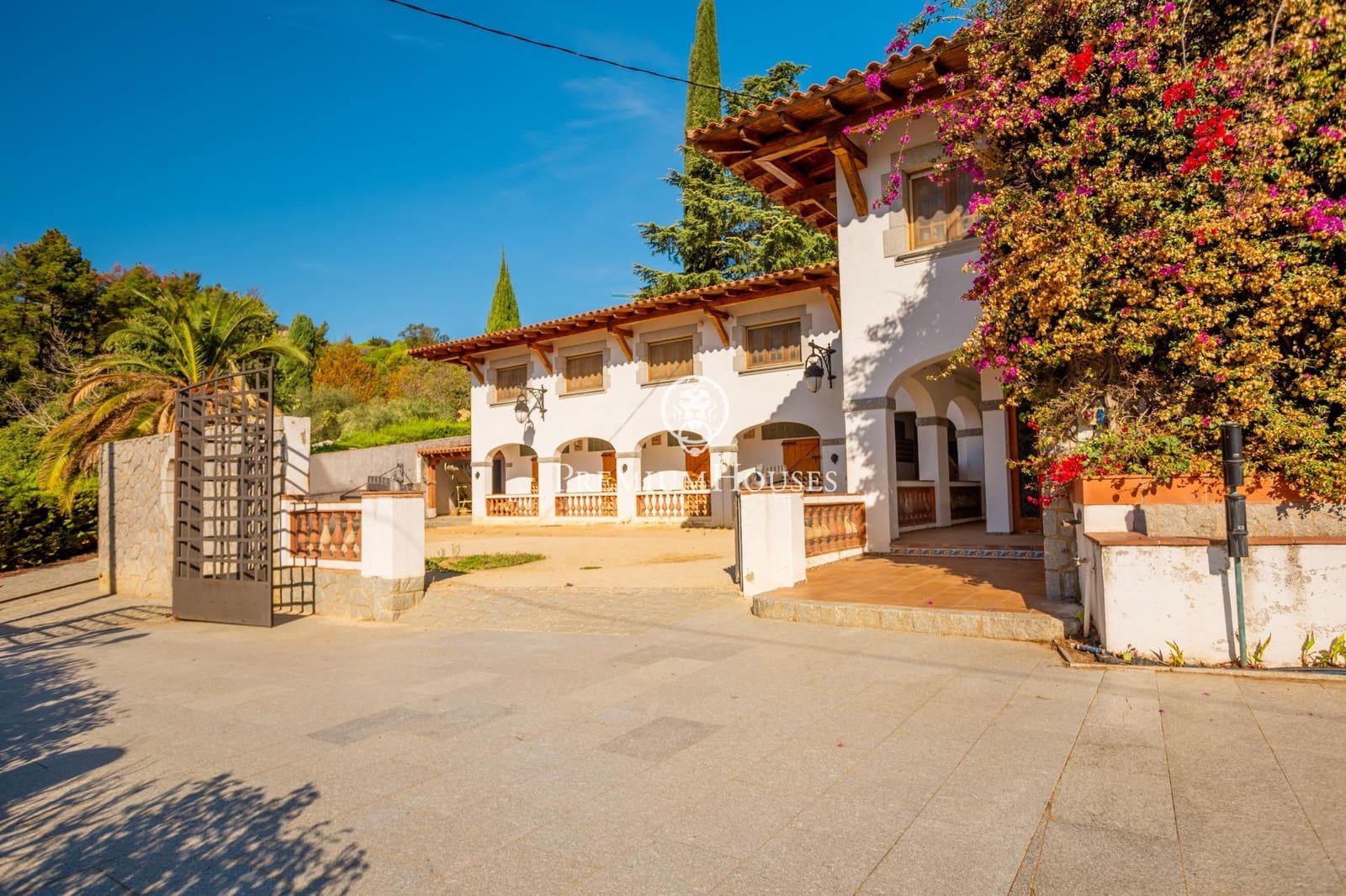 12 bedroom Villa for sale in Orrius with pool garage - € 1,150,000 (Ref: 10094701)