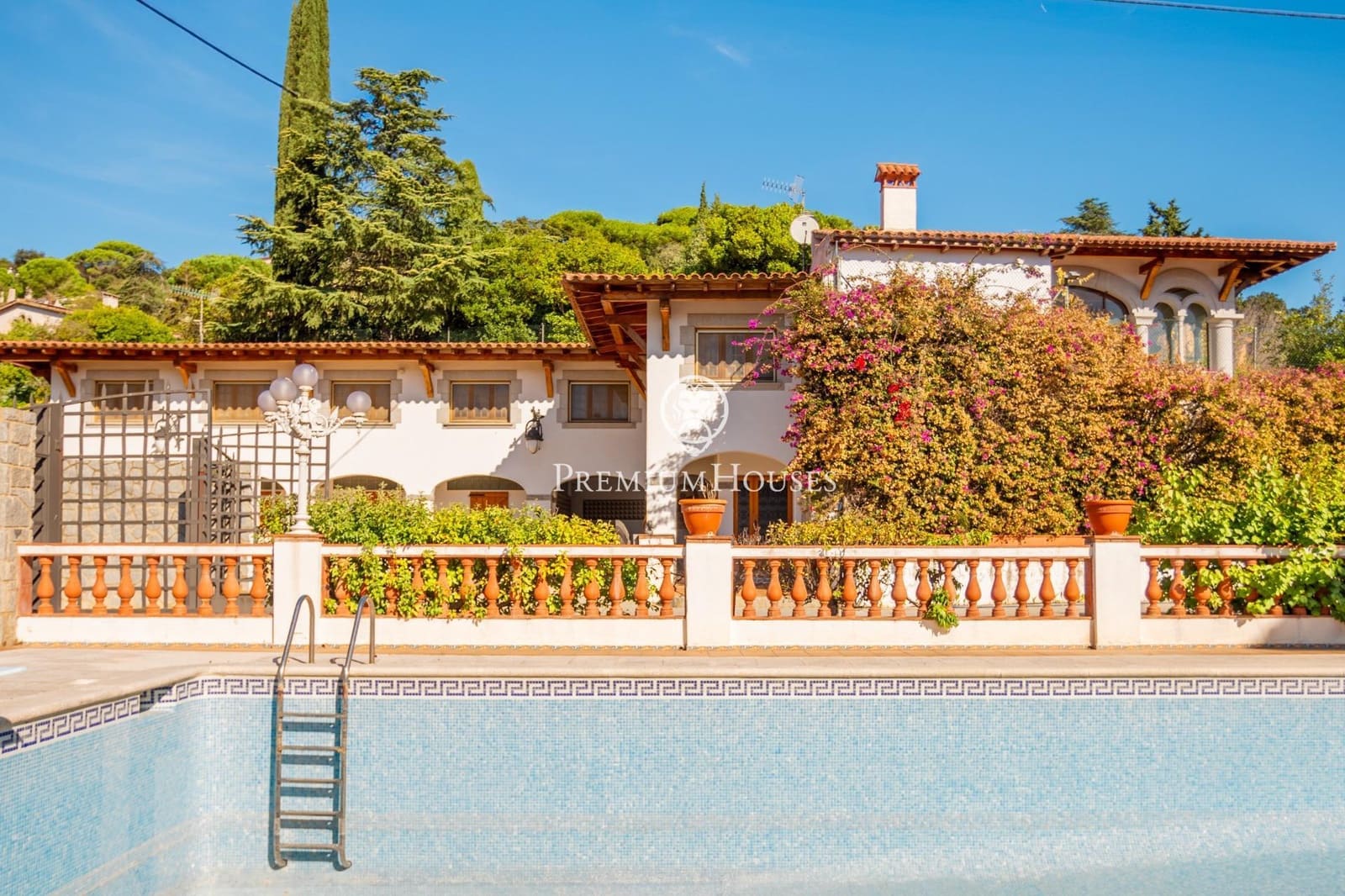 12 bedroom Villa for sale in Orrius with pool garage - € 1,150,000 (Ref: 10094701)