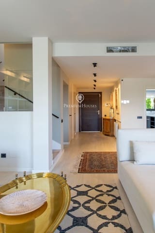 4 bedroom Semi-detached Villa for sale in Mataró with pool garage - € 995,000 (Ref: 10098448)