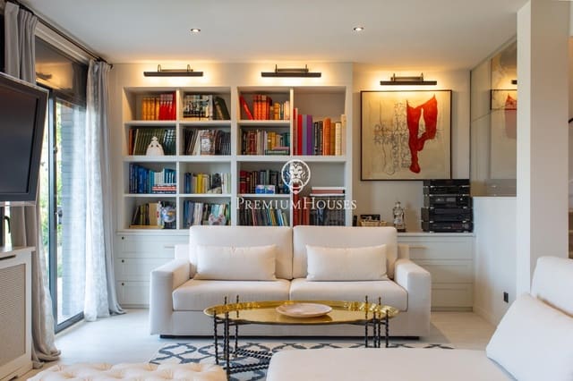 4 bedroom Semi-detached Villa for sale in Mataró with pool garage - € 995,000 (Ref: 10098448)