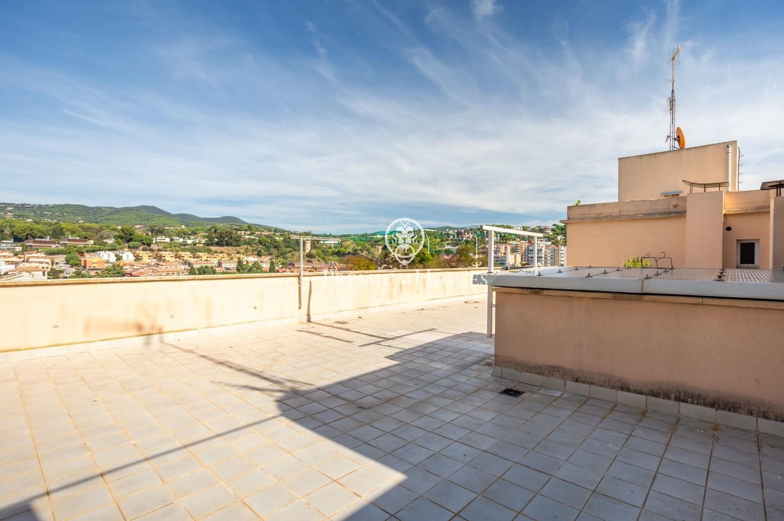 Piso de 3 habitaciones en Sant Vicenç de Montalt en venta con piscina garaje - 890.000 € (Ref: 10100170)