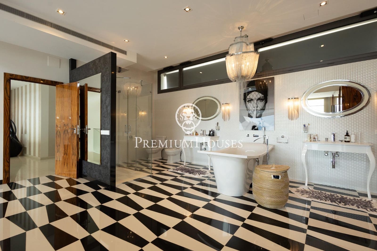 5 bedroom Villa for sale in Cabrils with pool garage - € 3,470,000 (Ref: 10109721)
