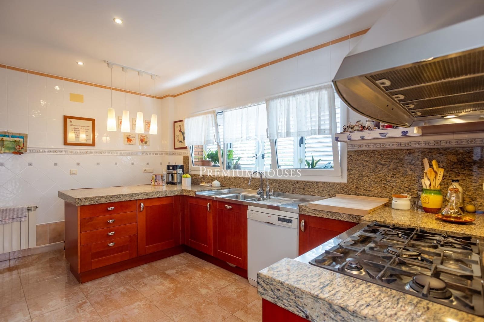 6 bedroom Villa for sale in Teia with garage - € 1,350,000 (Ref: 10120237)