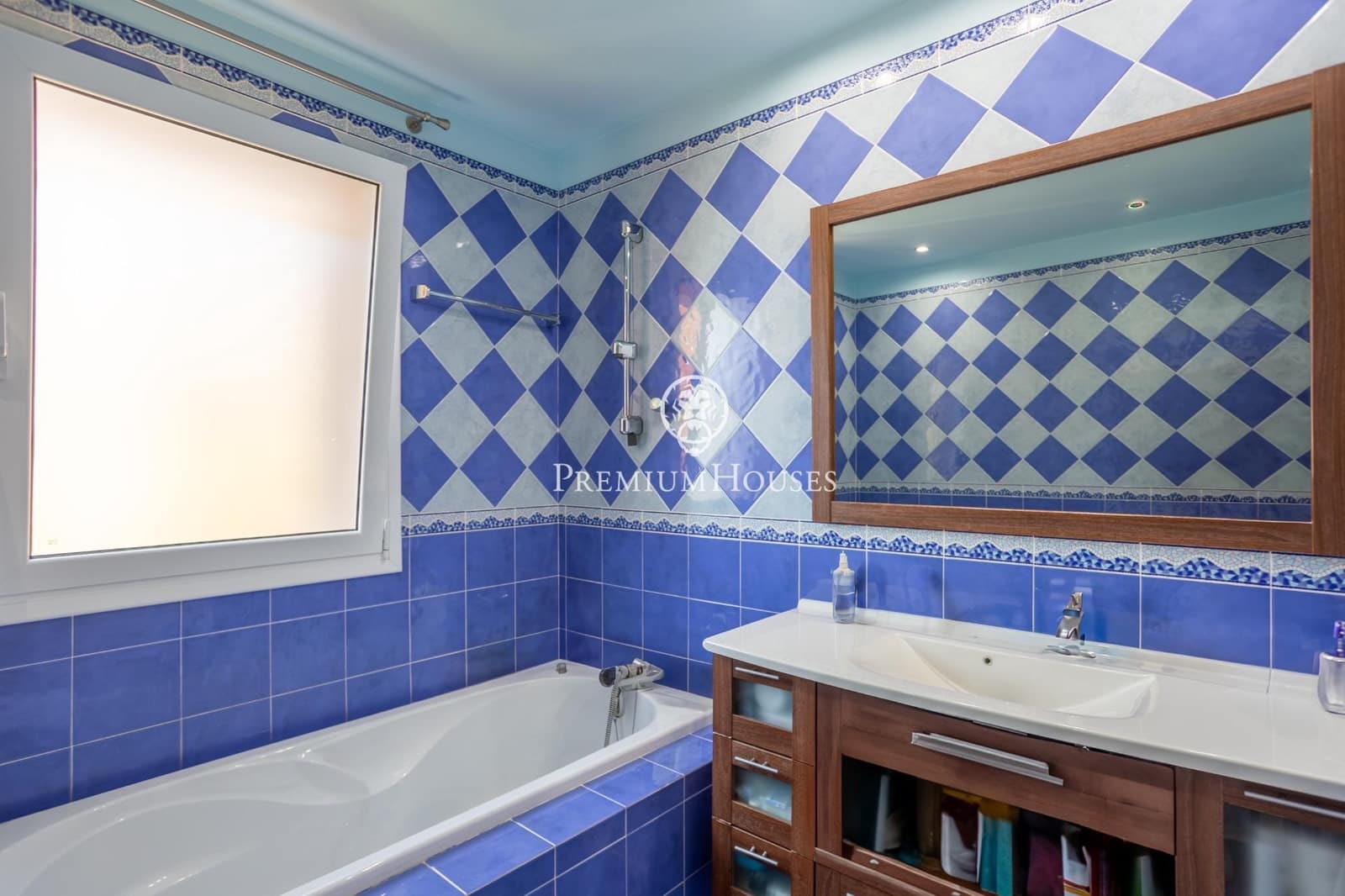 6 bedroom Villa for sale in Teia with garage - € 1,350,000 (Ref: 10120237)