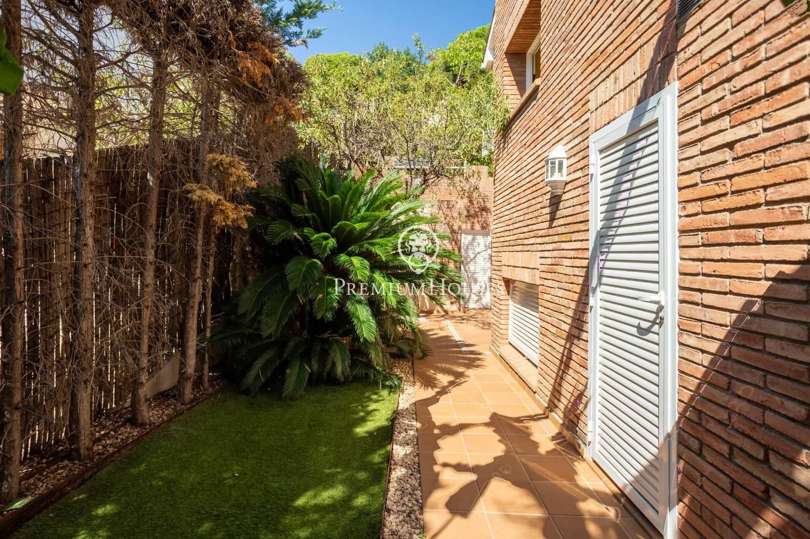 6 bedroom Villa for sale in Teia with garage - € 1,350,000 (Ref: 10120237)