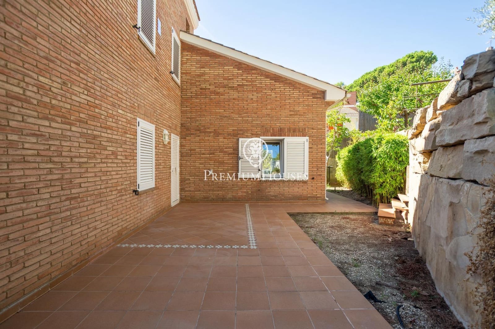 6 bedroom Villa for sale in Teia with garage - € 1,350,000 (Ref: 10120237)