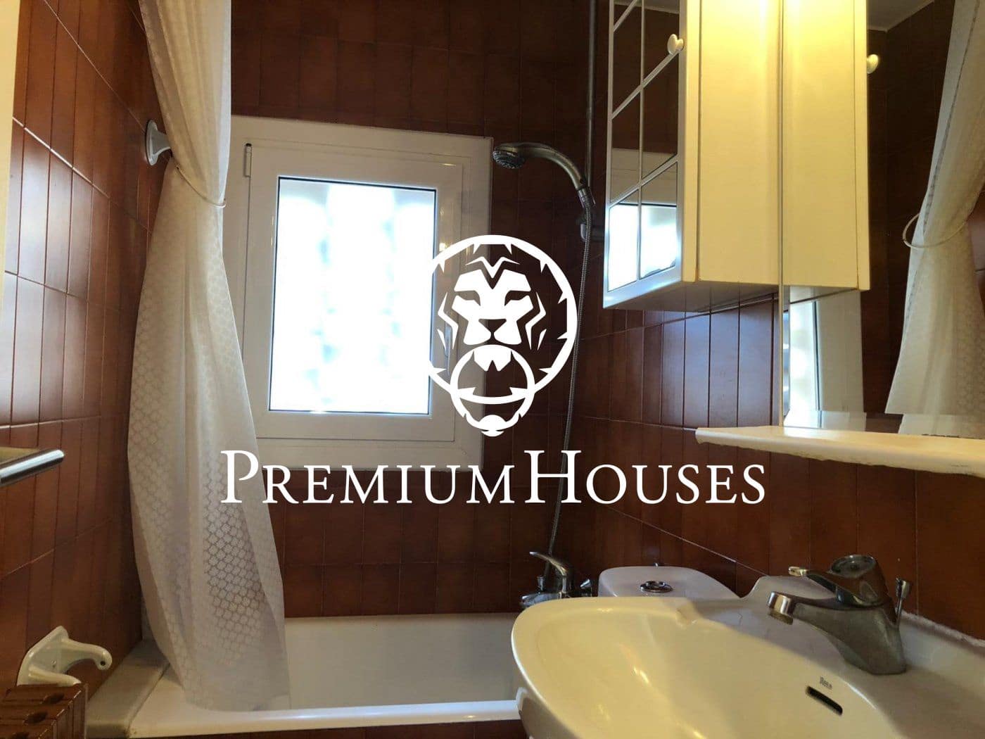 Chalet de 4 habitaciones en Alella en alquiler con piscina - 4.000 € (Ref: 10129523)