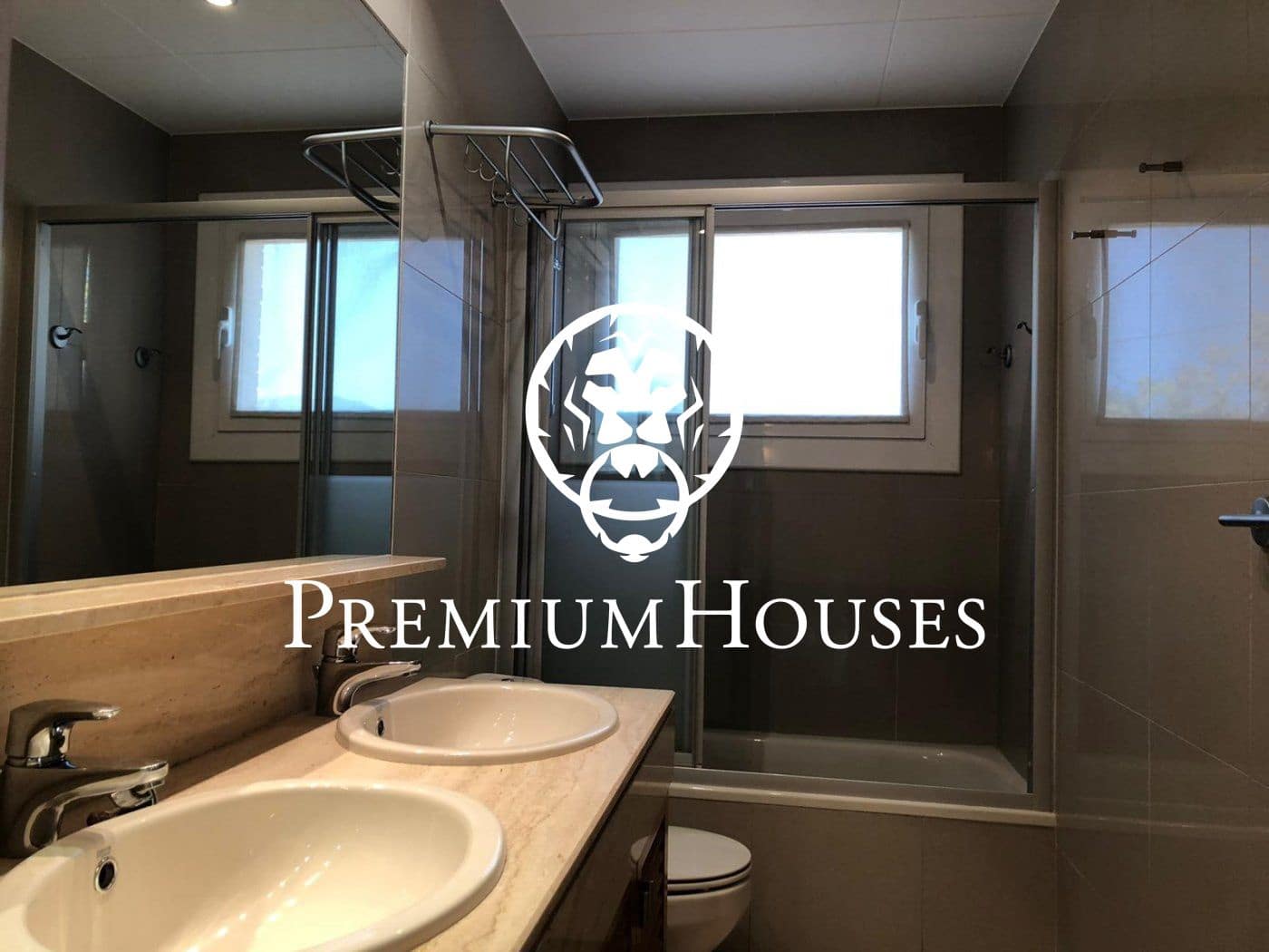 Chalet de 4 habitaciones en Alella en alquiler con piscina - 4.000 € (Ref: 10129523)