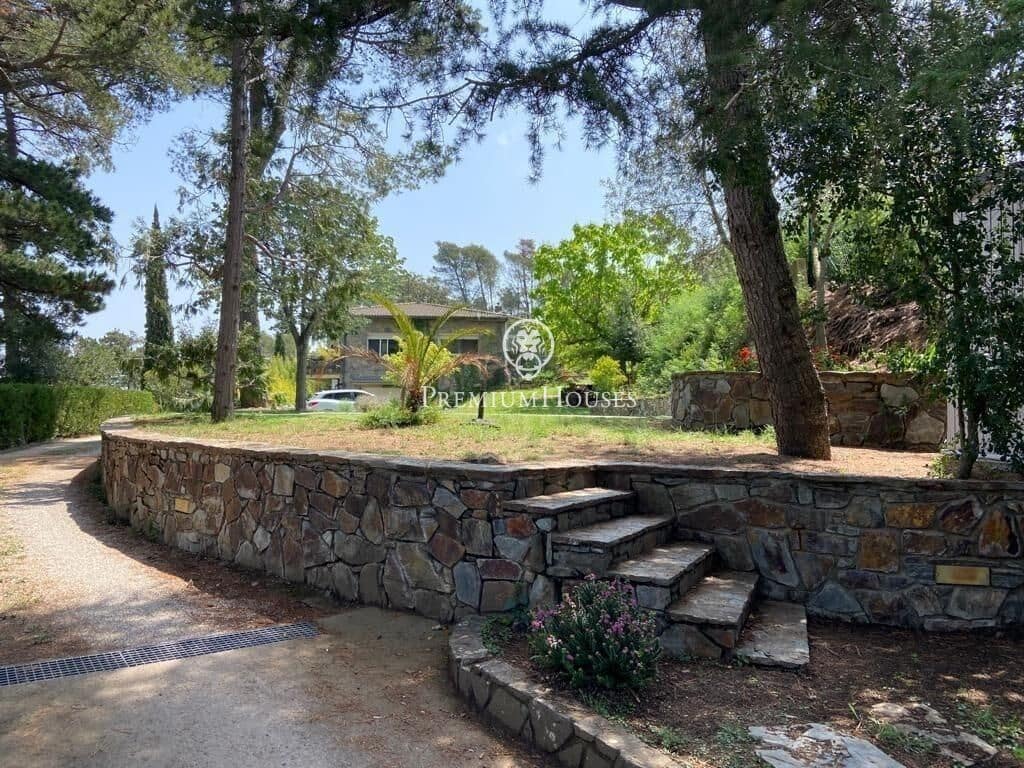 5 bedroom Villa for sale in Vallromanes with pool garage - € 990,000 (Ref: 10166713)