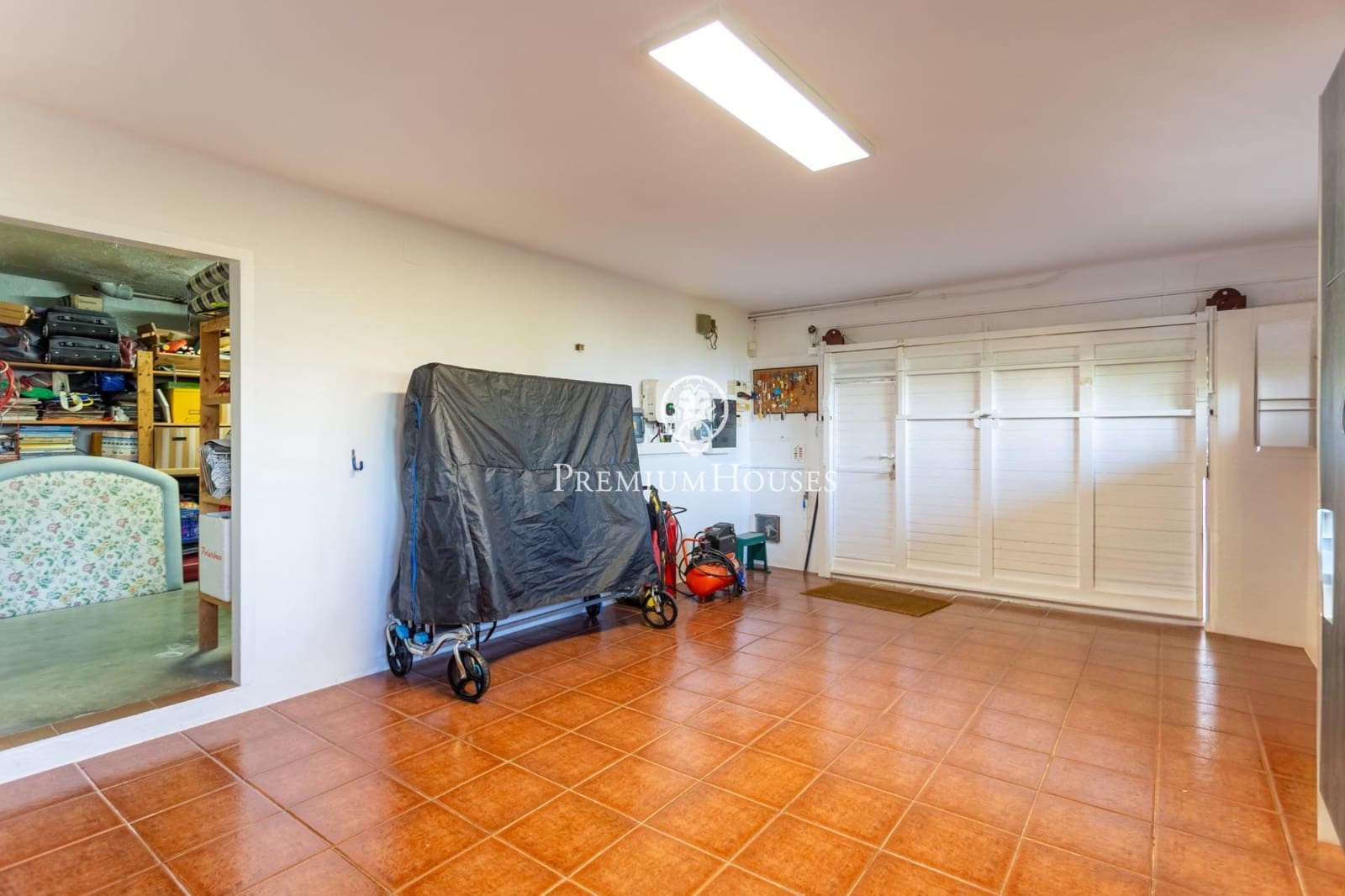 5 bedroom Villa for sale in Vallromanes with pool garage - € 990,000 (Ref: 10166713)
