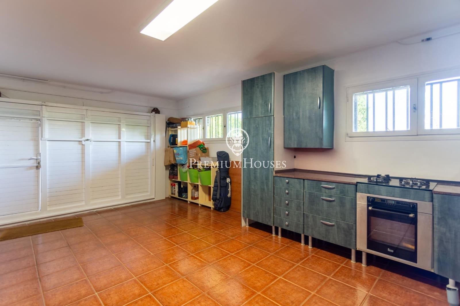 5 bedroom Villa for sale in Vallromanes with pool garage - € 990,000 (Ref: 10166713)