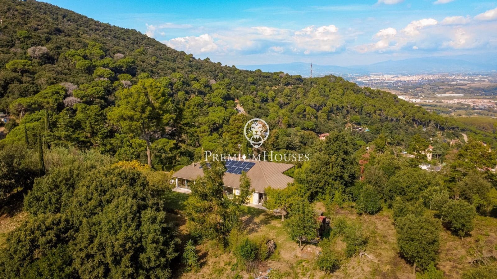 5 bedroom Villa for sale in Vallromanes with pool garage - € 990,000 (Ref: 10166713)