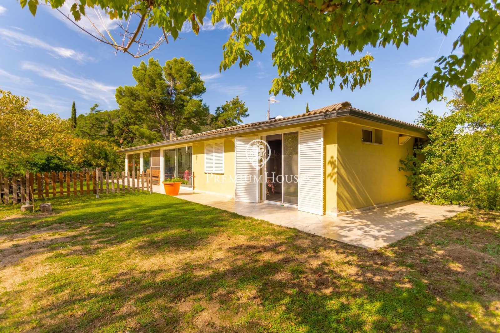 5 bedroom Villa for sale in Vallromanes with pool garage - € 990,000 (Ref: 10166713)