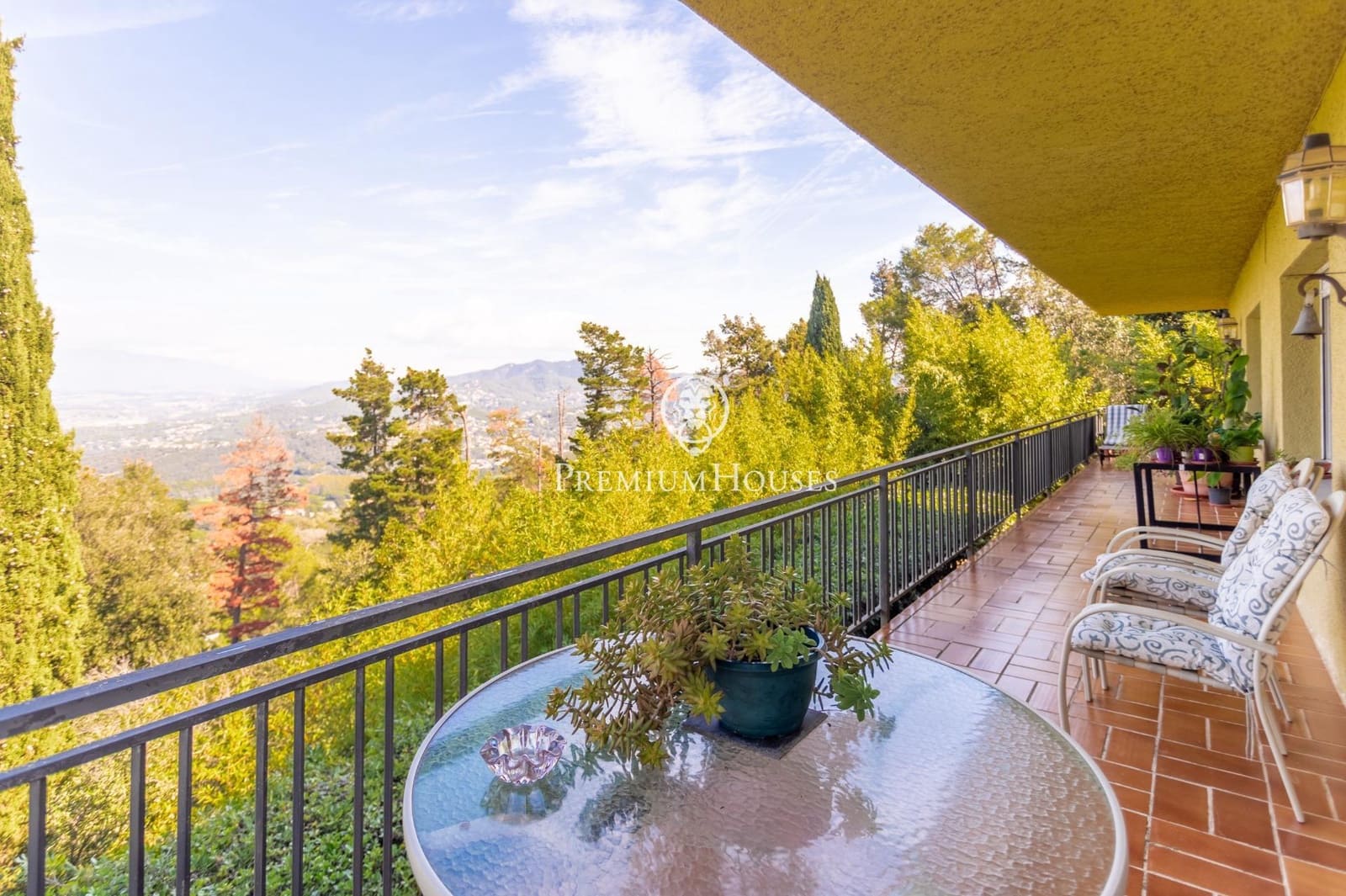 5 bedroom Villa for sale in Vallromanes with pool garage - € 990,000 (Ref: 10166713)