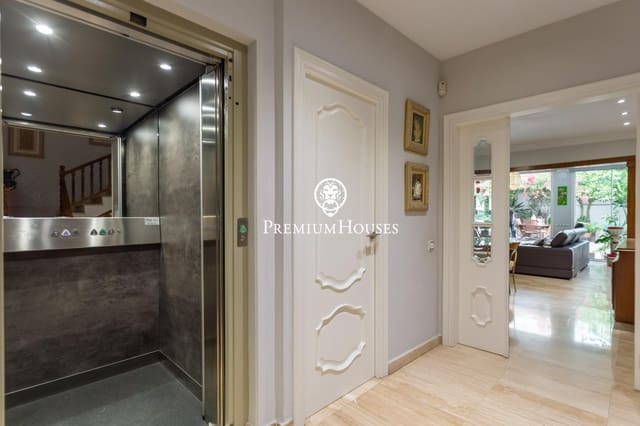 4 slaapkamer Huis te koop in Mataró met zwembad garage - € 720.000 (Ref: 10173985)