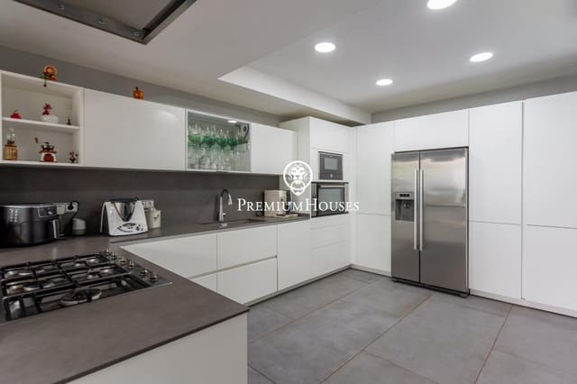 4 slaapkamer Huis te koop in Mataró met zwembad garage - € 720.000 (Ref: 10173985)