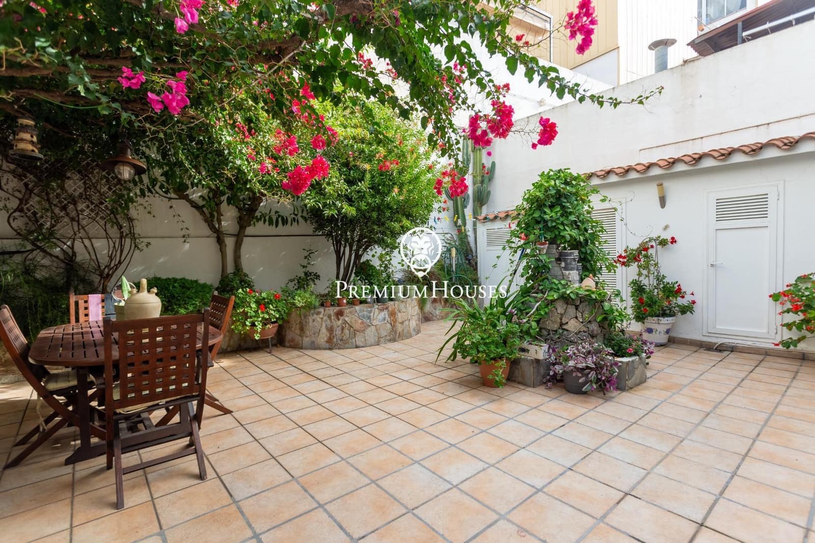 4 slaapkamer Huis te koop in Mataro met zwembad garage - € 720.000 (Ref: 10173985)