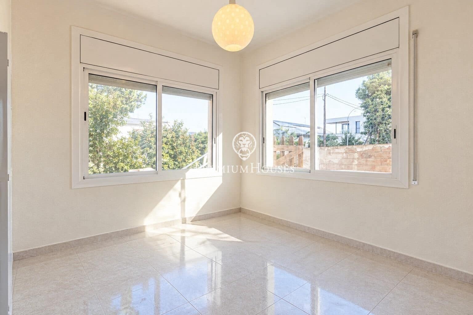 5 chambre Villa/Maison Mitoyenne à vendre à Vallromanes avec piscine garage - 460 000 € (Ref: 10187126)