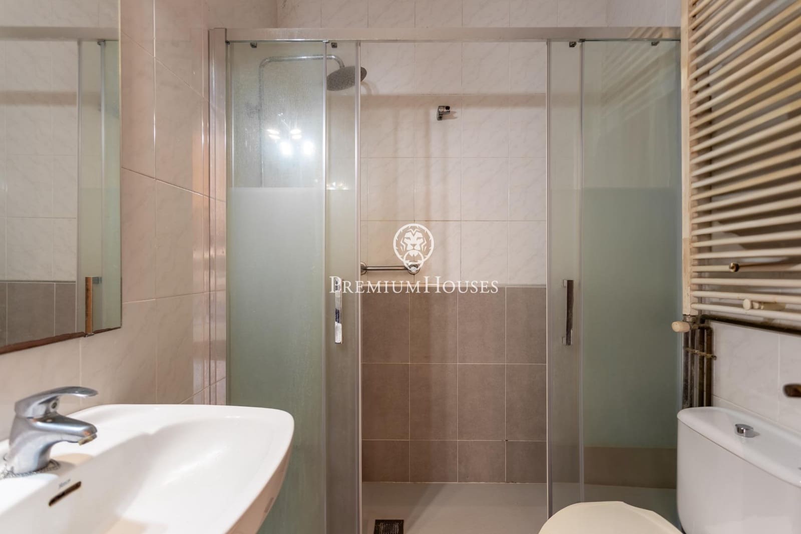 5 chambre Villa/Maison Mitoyenne à vendre à Vallromanes avec piscine garage - 460 000 € (Ref: 10187126)
