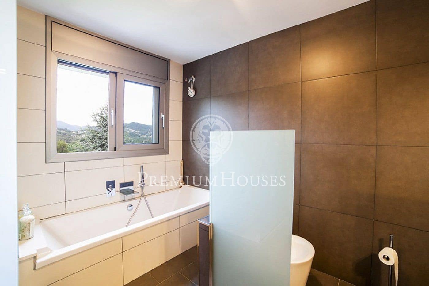 5 soverom Villa til salgs i Vallromanes med svømmebasseng garasje - € 1 325 000 (Ref: 4260750)