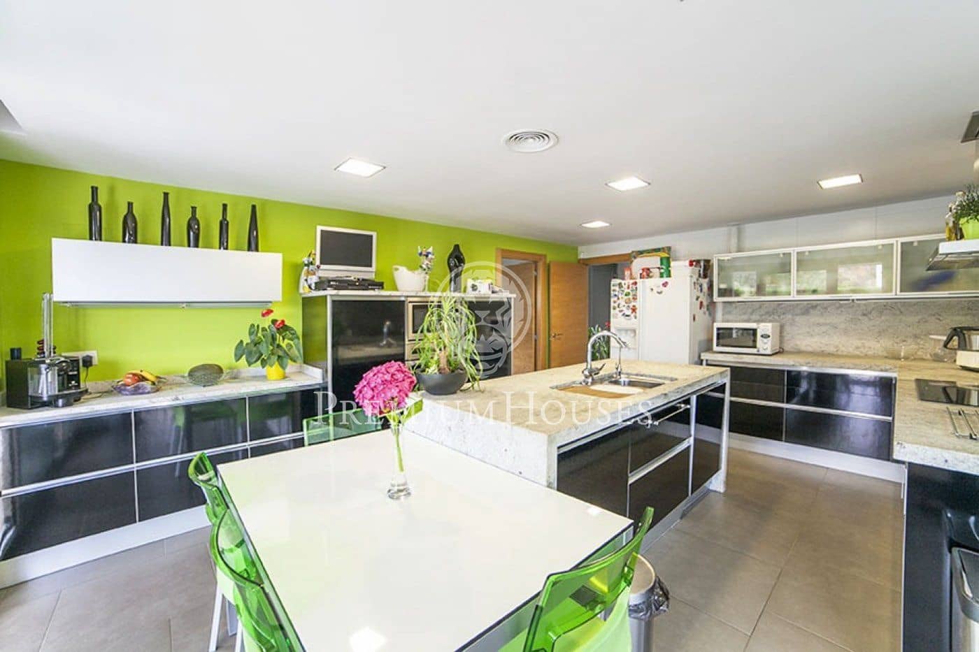 5 soverom Villa til salgs i Vallromanes med svømmebasseng garasje - € 1 325 000 (Ref: 4260750)