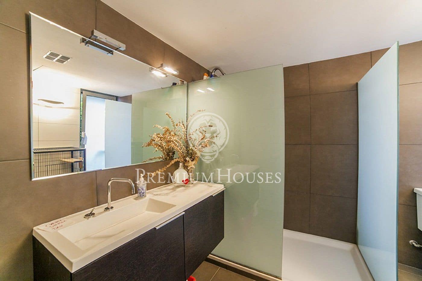 5 soverom Villa til salgs i Vallromanes med svømmebasseng garasje - € 1 325 000 (Ref: 4260750)