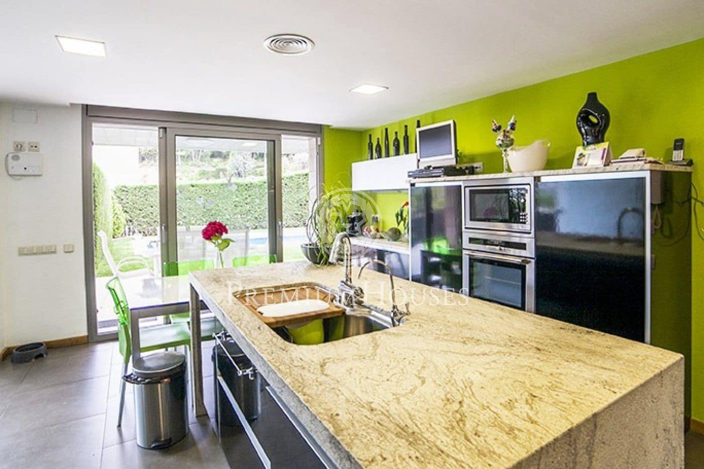 5 soverom Villa til salgs i Vallromanes med svømmebasseng garasje - € 1 325 000 (Ref: 4260750)