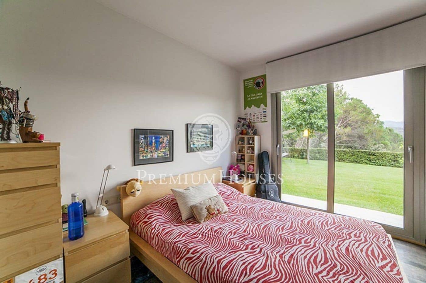 5 soverom Villa til salgs i Vallromanes med svømmebasseng garasje - € 1 325 000 (Ref: 4260750)