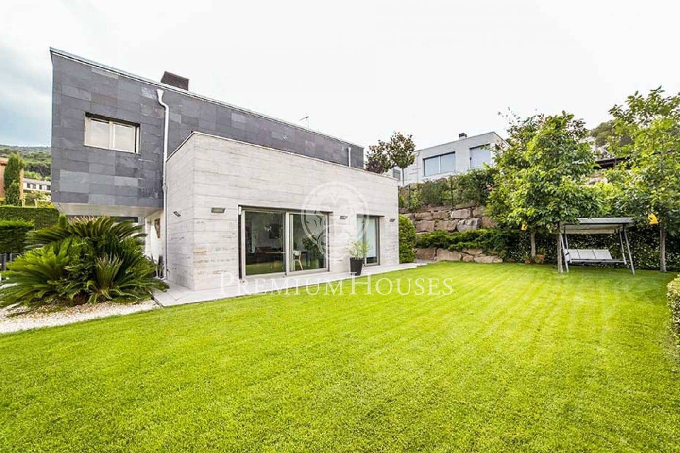 5 soverom Villa til salgs i Vallromanes med svømmebasseng garasje - € 1 325 000 (Ref: 4260750)