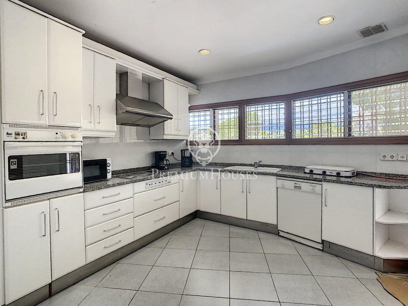 8 chambre Villa/Maison à vendre à Sant Pol de Mar avec piscine garage - 2 100 000 € (Ref: 4260944)