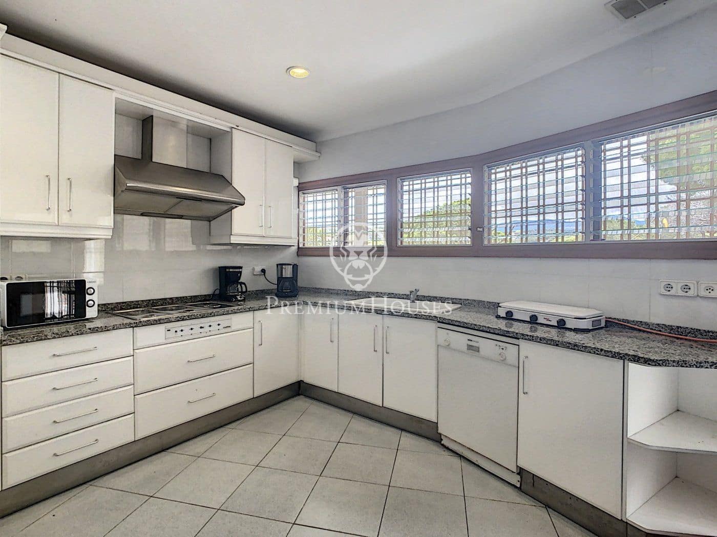 8 chambre Villa/Maison à vendre à Sant Pol de Mar avec piscine garage - 2 100 000 € (Ref: 4260944)