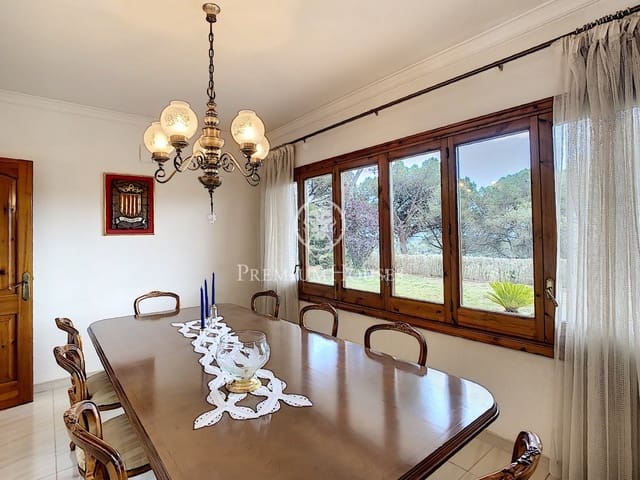 6 slaapkamer Villa te koop in Sant Cebrià de Vallalta met garage - € 1.000.000 (Ref: 4265040)